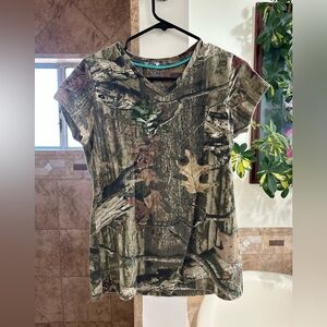 Mossy Oak Women's Camo V-Neck Tee in Green and Brown Size Small 4-6